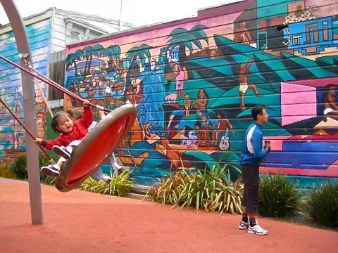  air de jeux avec fresques murales multicores